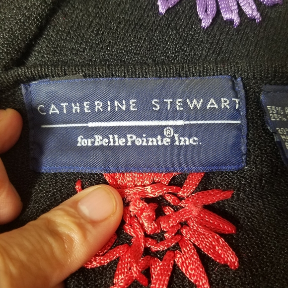 Catherine Stewart Embroidered Sweatshirt Size XL.Pit to pit approx:  20.5 inch - Picture 7 of 7